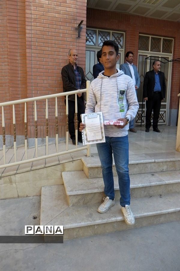 تجلیل از هنرجویان برتر هنرستان نمونه امام خمینی  شهرستان بجنورد