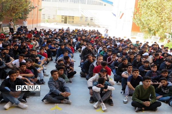 تجلیل از هنرجویان برتر هنرستان نمونه امام خمینی  شهرستان بجنورد