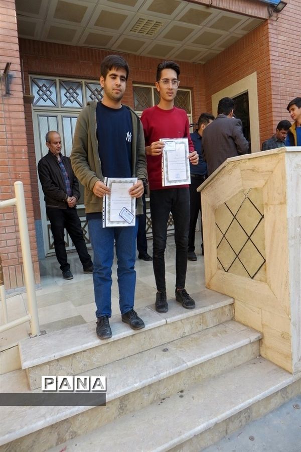 تجلیل از هنرجویان برتر هنرستان نمونه امام خمینی  شهرستان بجنورد