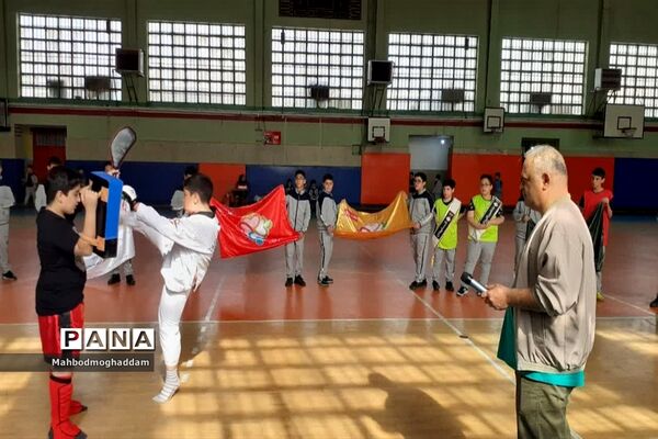 افتتاحیه مسابقات ورزشی درون مدرسه ای دبستان پسرانه علوی منطقه ۱۳