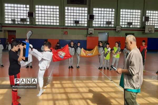 افتتاحیه مسابقات ورزشی درون مدرسه ای دبستان پسرانه علوی منطقه ۱۳