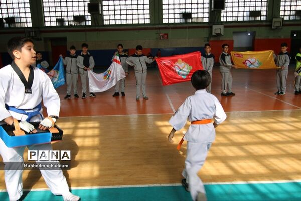 افتتاحیه مسابقات ورزشی درون مدرسه ای دبستان پسرانه علوی منطقه ۱۳