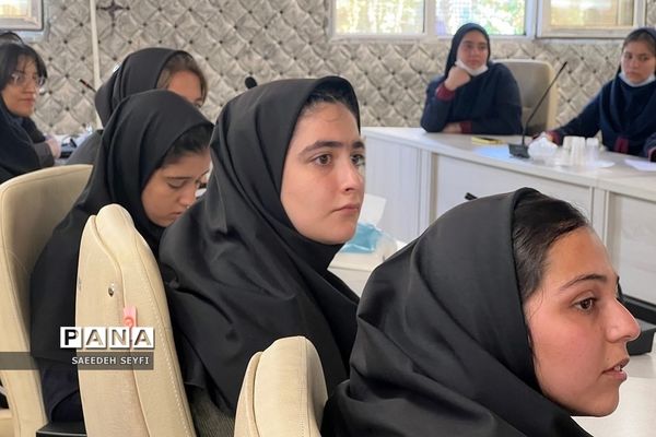 کارگاه آموزشی حقوق ویژه دانش‌آموزان مقطع متوسطه کهریزک