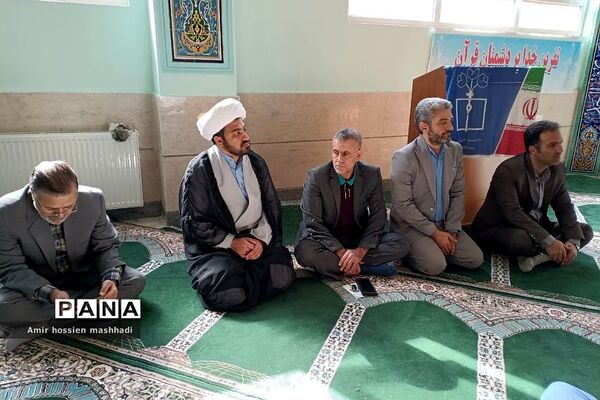نشست صمیمی امام‌جمعه رودهن با دانش‌آموزان دبیرستان ابن‌سینا رودهن