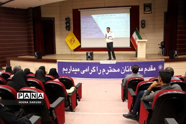 تقدیر از برگزیدگان مسابقه عکس همیاران پلیس کشوری