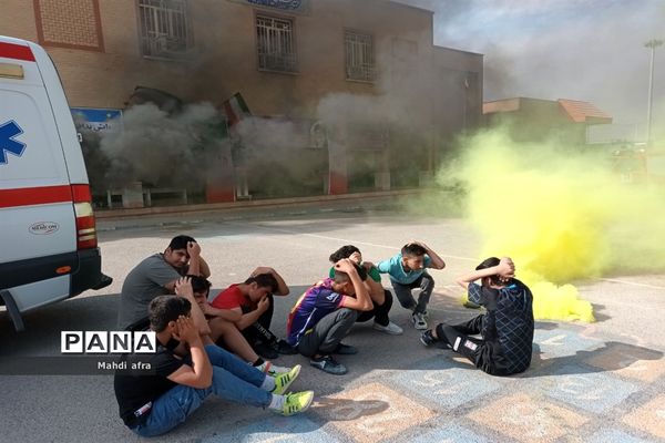 برگزاری مانور پدافند غیرعامل در دبیرستان شاهد امام جواد (ع) بهبهان