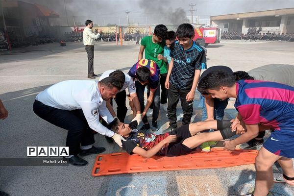برگزاری مانور پدافند غیرعامل در دبیرستان شاهد امام جواد (ع) بهبهان