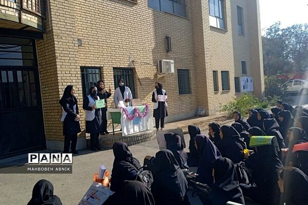 افتتاحیه طرح مکمل یاری با قرص آهن در دبیرستان اولیا ۳ کهریزک