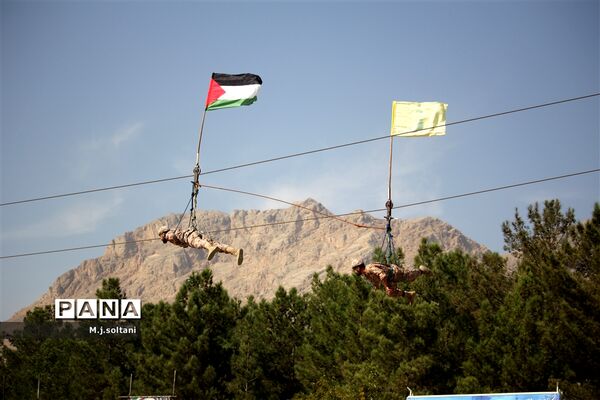 صبحگاه مشترک ۳۰۰۰ دانش‌آموزان در دانشکده امیرالمومنین (ع) اصفهان