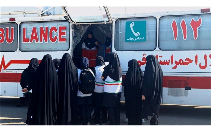 آشنایی دانش‌آموزان با فعالیت های هلال احمر در قم