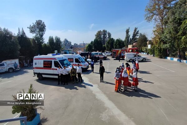 برگزاری مانور پدافند غیر‌عامل در دبیرستان حضرت زهرا(س) شهرستان پیشوا