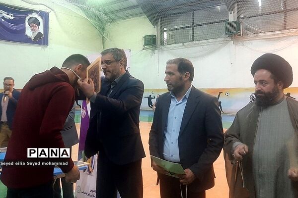 برگزاری مسابقات والیبال به‌مناسبت هفته فرهنگی در قیامدشت