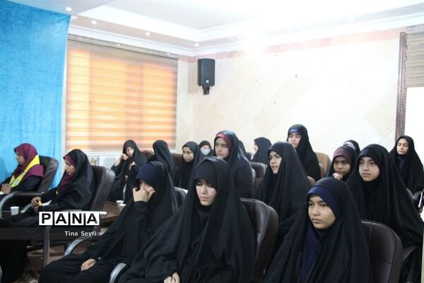 دیدار نمایندگان تشکل‌های دانش‌آموزی شهرستان سمنان با نماینده ولی فقیه در استان