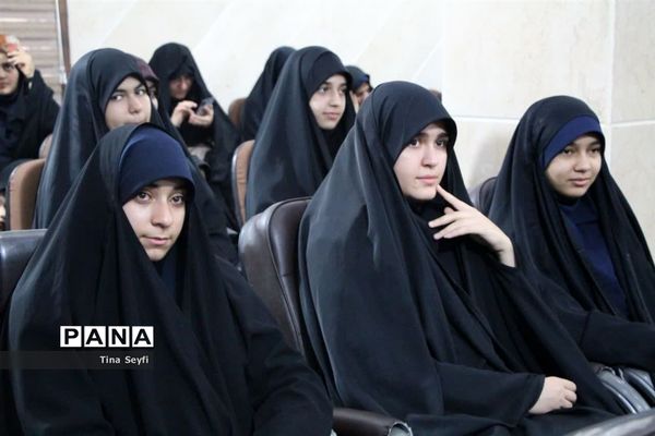 دیدار نمایندگان تشکل‌های دانش‌آموزی شهرستان سمنان با نماینده ولی فقیه در استان