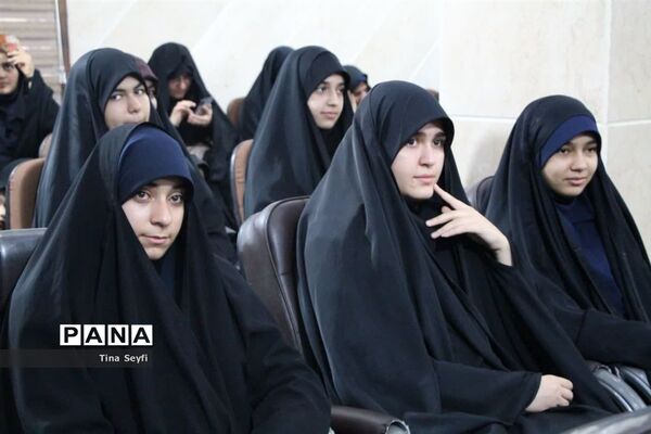دیدار نمایندگان تشکل‌های دانش‌آموزی شهرستان سمنان با نماینده ولی فقیه در استان