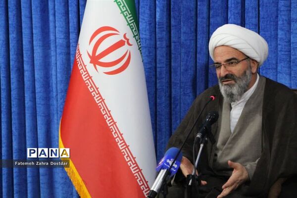 دیدار نمایندگان تشکل‌های دانش‌آموزی شهرستان سمنان با نماینده ولی فقیه در استان