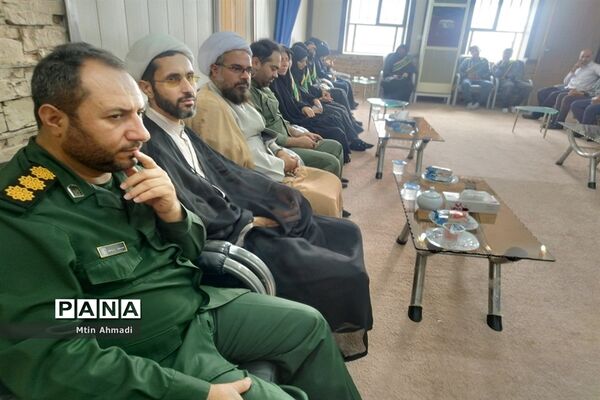دیدار دانش‌آموزان بسیجی با مسئولین پارسیان
