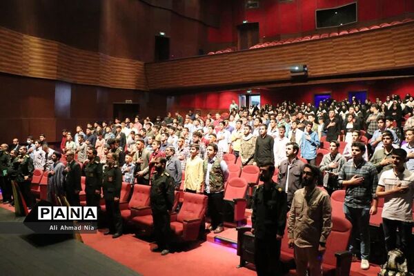 همایش تقدیر از فرماندهان پیشگام بسیج دانش‌آموزی استان قم
