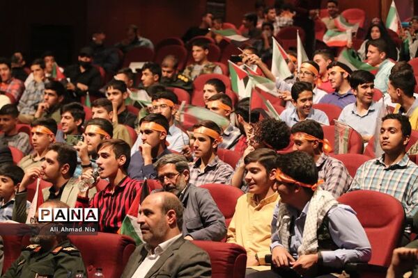 همایش تقدیر از فرماندهان پیشگام بسیج دانش‌آموزی استان قم