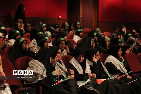 همایش تقدیر از فرماندهان پیشگام بسیج دانش‌آموزی استان قم