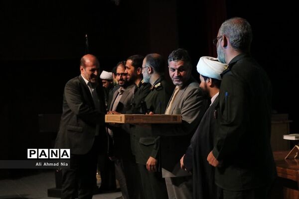 همایش تقدیر از فرماندهان پیشگام بسیج دانش‌آموزی استان قم