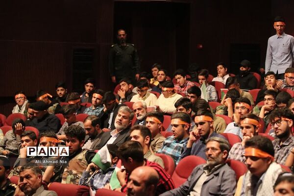 همایش تقدیر از فرماندهان پیشگام بسیج دانش‌آموزی استان قم
