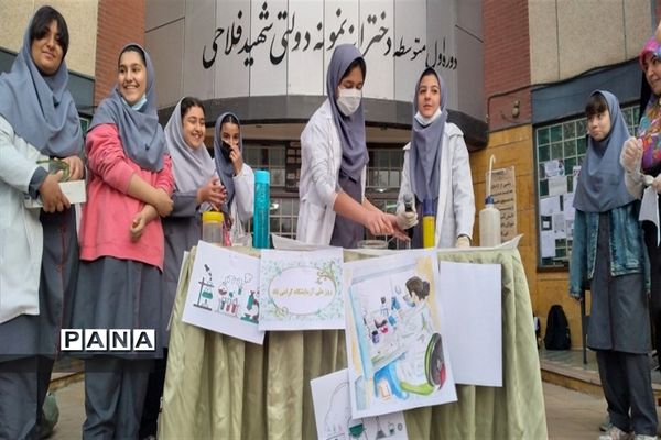 مراسم روز آزمایشگاه در دبیرستان تیمسار فلاحی ناحیه یک کرج