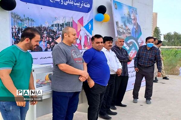 همایش بزرگ پیاده‌روی دانش‌آموزی در پایگاه دریایی بوشهر