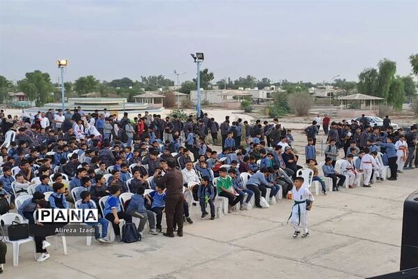 همایش بزرگ پیاده‌روی دانش‌آموزی در پایگاه دریایی بوشهر
