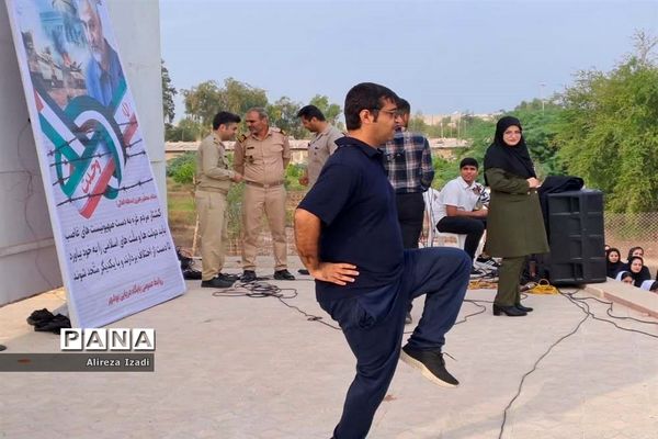 همایش بزرگ پیاده‌روی دانش‌آموزی در پایگاه دریایی بوشهر