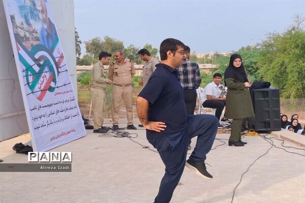 همایش بزرگ پیاده‌روی دانش‌آموزی در پایگاه دریایی بوشهر