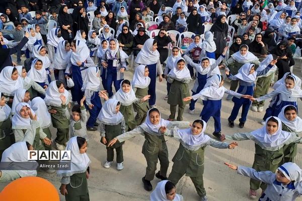 همایش بزرگ پیاده‌روی دانش‌آموزی در پایگاه دریایی بوشهر