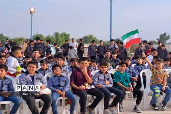 همایش بزرگ پیاده‌روی دانش‌آموزی در پایگاه دریایی بوشهر