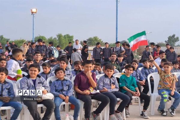 همایش بزرگ پیاده‌روی دانش‌آموزی در پایگاه دریایی بوشهر