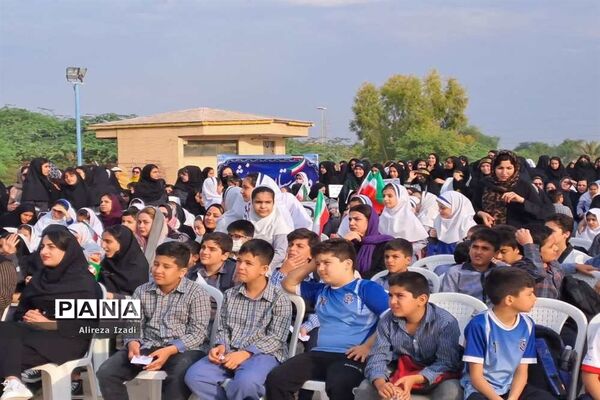 همایش بزرگ پیاده‌روی دانش‌آموزی در پایگاه دریایی بوشهر