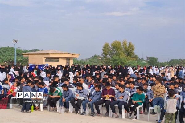 همایش بزرگ پیاده‌روی دانش‌آموزی در پایگاه دریایی بوشهر