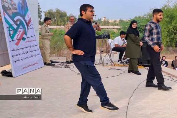 همایش بزرگ پیاده‌روی دانش‌آموزی در پایگاه دریایی بوشهر