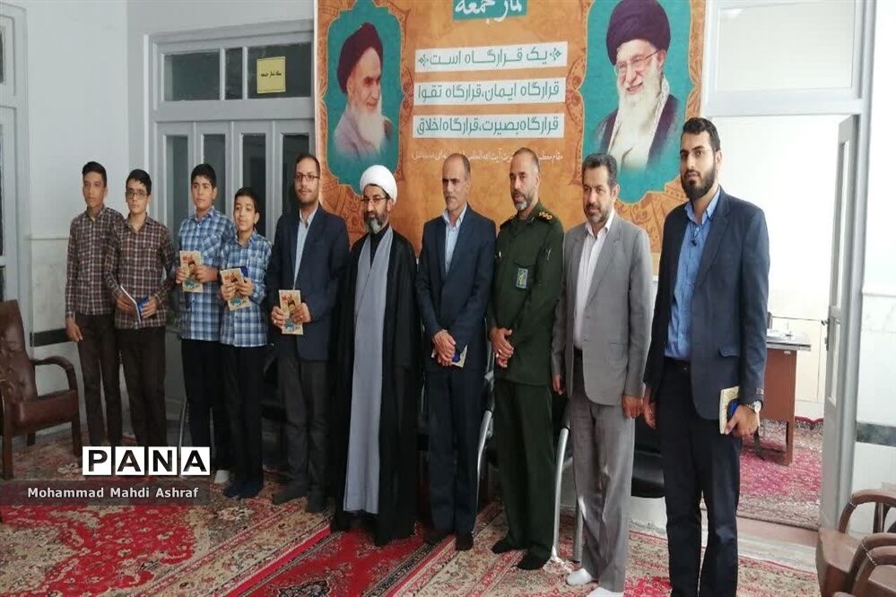 دیدار صمیمانه فرماندهان واحدهای دانش‌آموزی با امام جمعه نایین