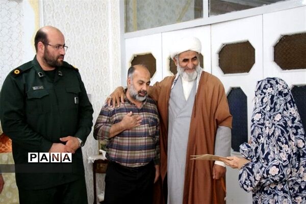 دیدار با خانواده‌‌ی شهدای دانش‌آموز در قرچک