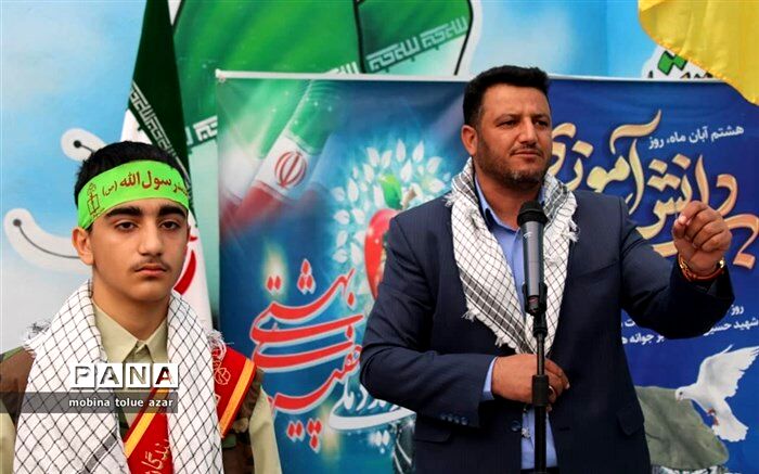 چفیه‌های بردوش بسیجیان‌، به عنوان یادگاری هایی از جانب شهیدان و دوران دفاع مقدس هستند‌