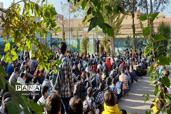 گرامیداشت هفته بسیج دانش‌آموزی در دبیرستان صالحی زاده