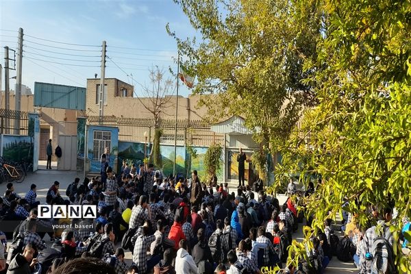 گرامیداشت هفته بسیج دانش‌آموزی در دبیرستان صالحی زاده