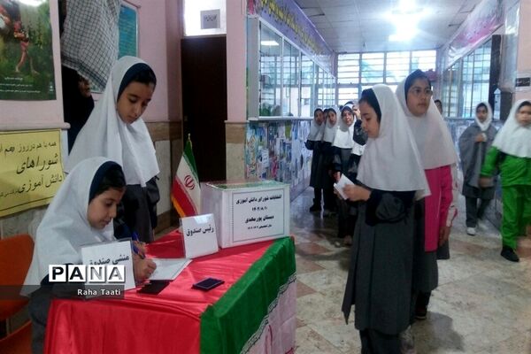 انتخابات شورای دانش‌آموزی در مدرسه شهید پورمهدی شهر اراک