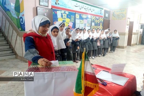 انتخابات شورای دانش‌آموزی در مدرسه شهید پورمهدی شهر اراک