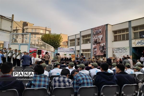 تشییع پیکر شهید گمنام توسط دانش‌آموزان منطقه ۱۳