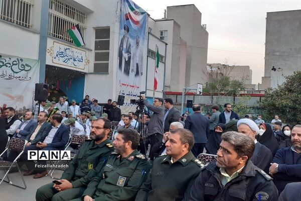 تشییع پیکر شهید گمنام توسط دانش‌آموزان منطقه ۱۳