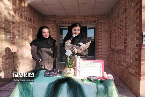 نواختن زنگ هفته پدافند غیر عامل در دبیرستان نمونه دولتی اندیشه کاشمر