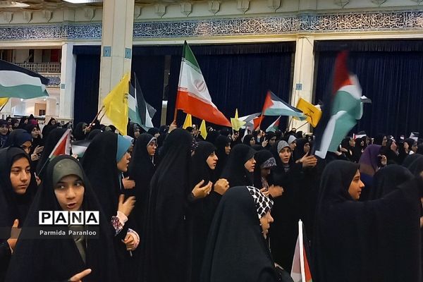 گردهمایی فرهنگی و معرفتی دانش‌آموزان شب قبل از دیدار با مقام معظم رهبری