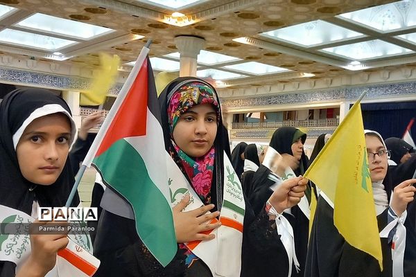 گردهمایی فرهنگی و معرفتی دانش‌آموزان شب قبل از دیدار با مقام معظم رهبری