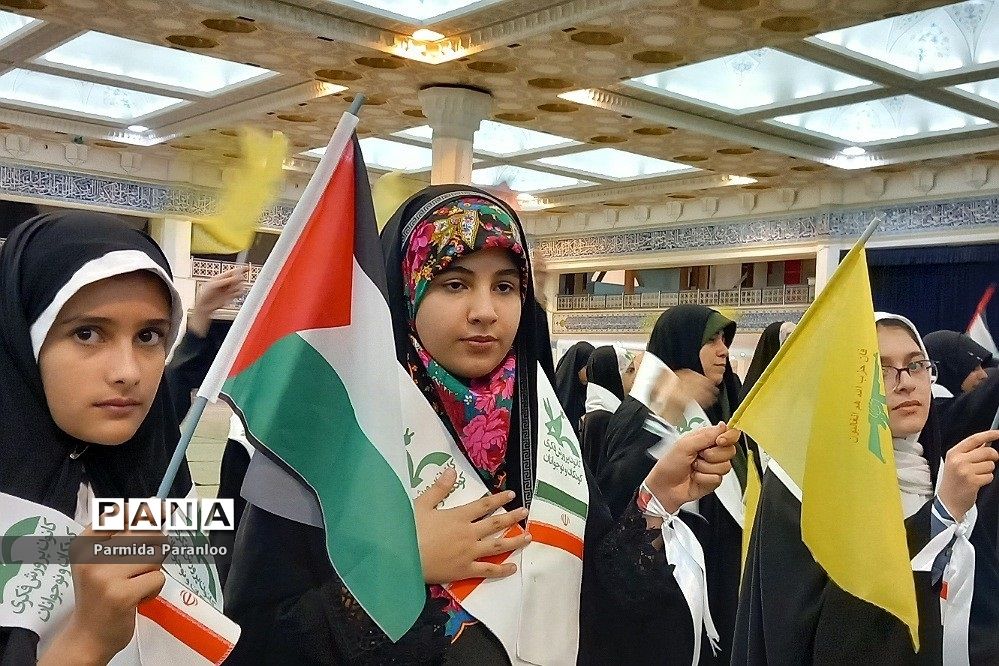 گردهمایی فرهنگی و معرفتی دانش‌آموزان شب قبل از دیدار با مقام معظم رهبری